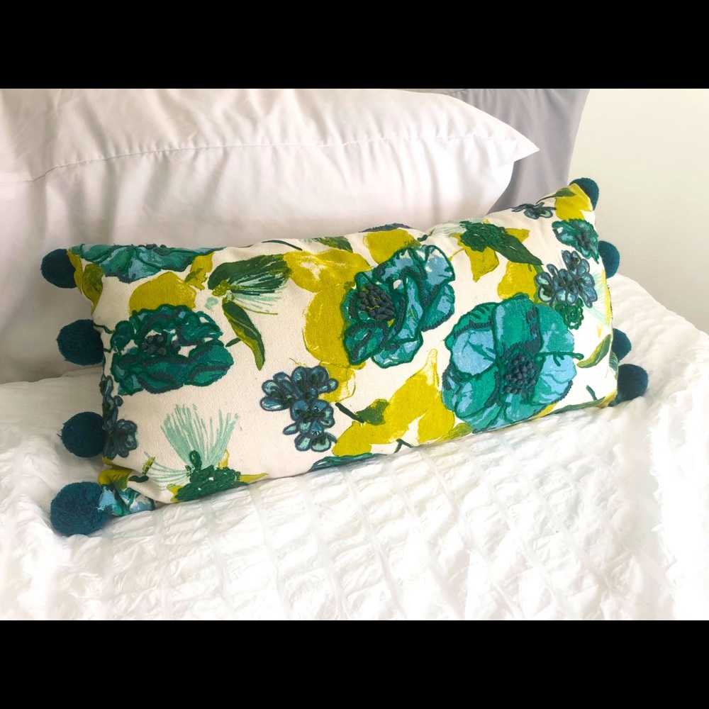Lumbar accent thro pillow